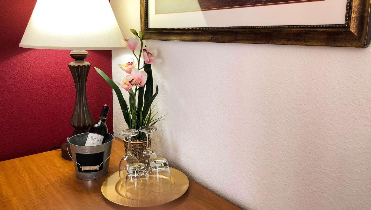 Budget Inn Ontario Bagian luar foto